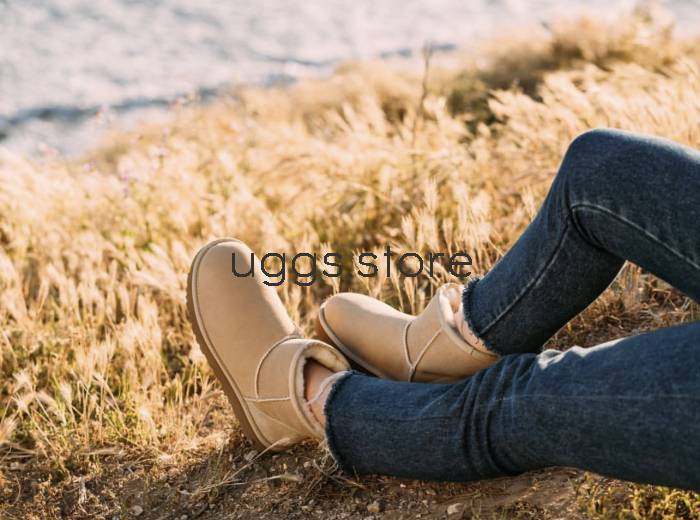 Classic Mini II Sand - uggs.store